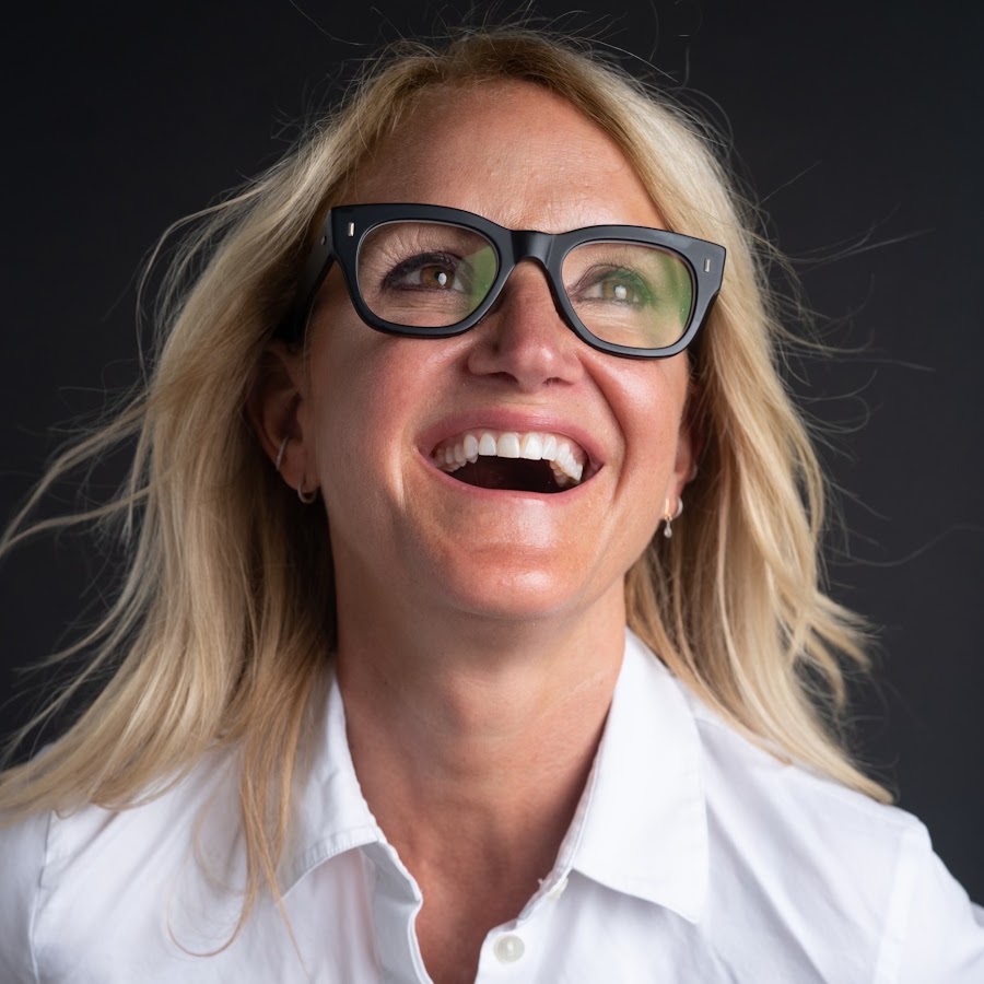 Mel Robbins logo